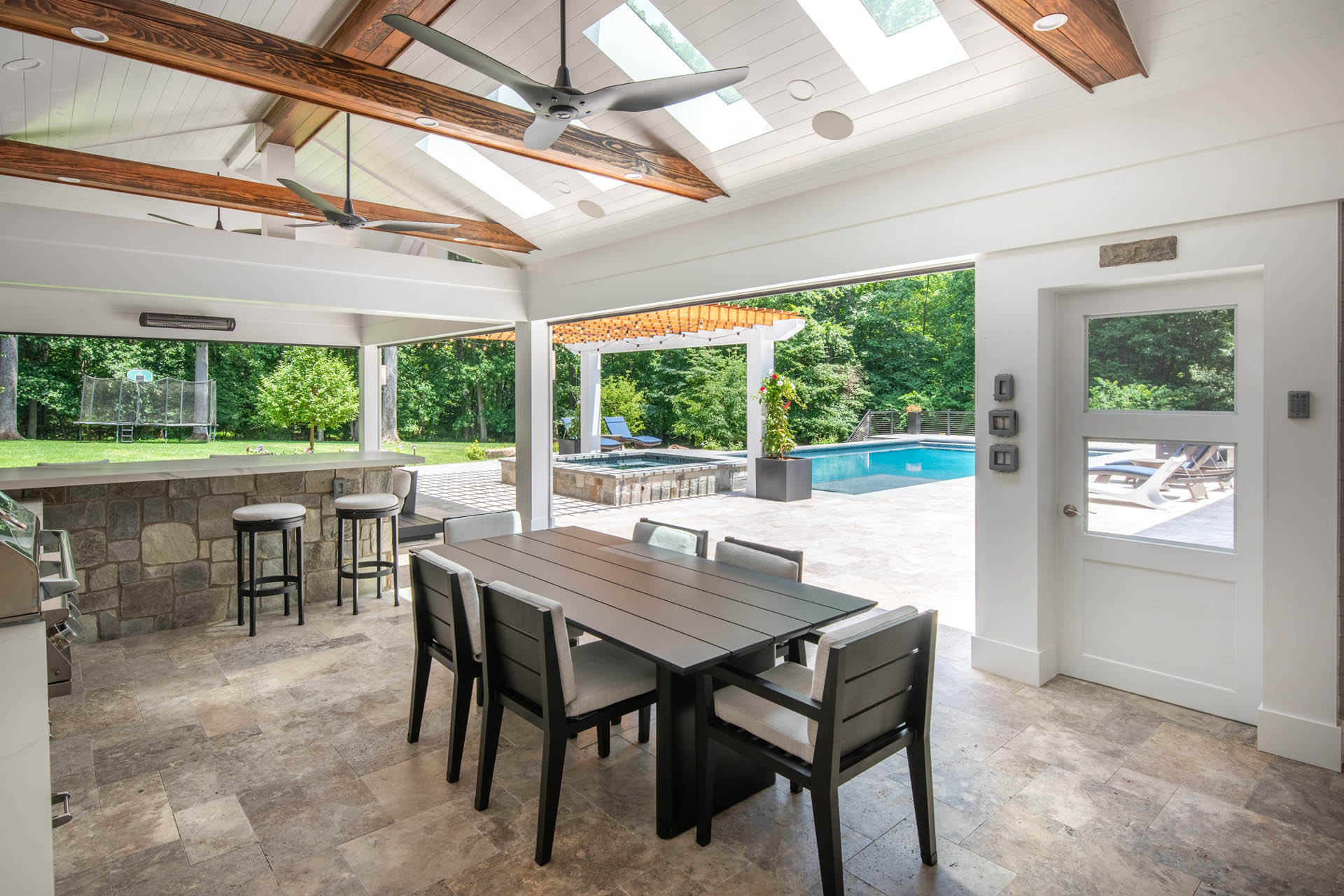 outdoor dining area in Oakton va